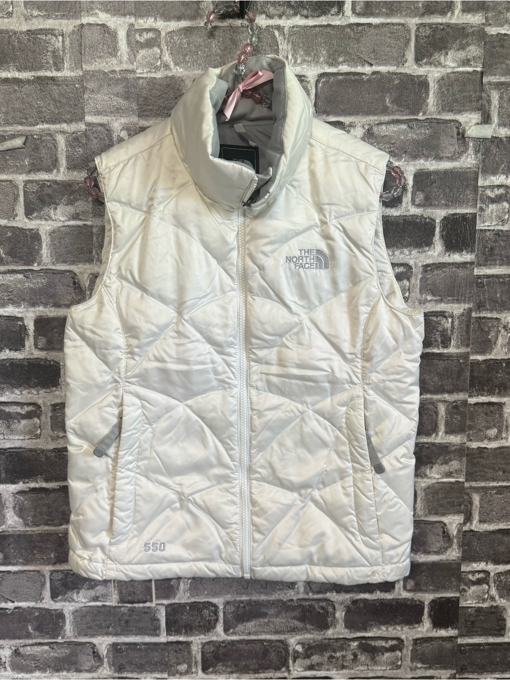 The North Face 550 puffer vest white gray